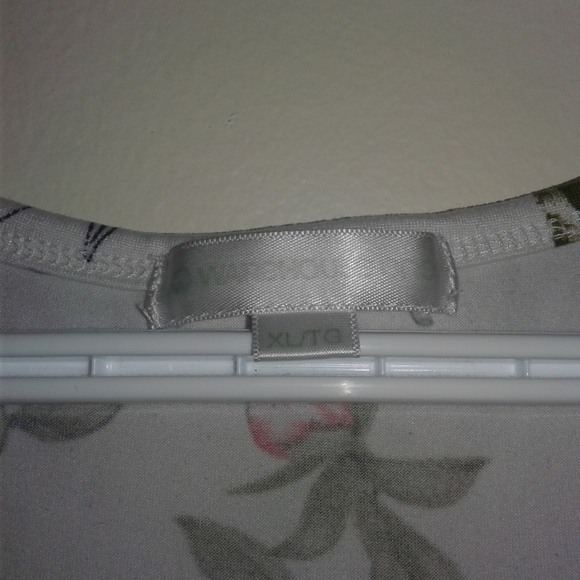 Tank tops - Picture 2 of 5